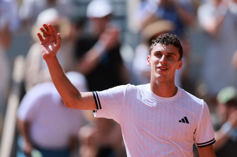 Juan Manuel Cerúndolo enfrenta a Matteo Berrettini por un lugar en los cuartos de final de Roland Garros: hora y cómo verlo en vivo