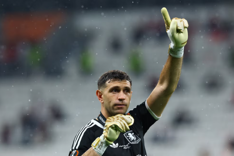 El Dibu Martínez acordó un contrato con un gigante de la Serie A y podría cambiar de equipo tras el Mundial