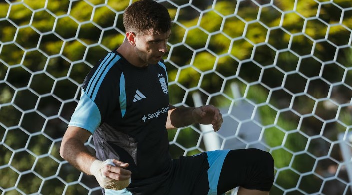 El estudio clave que definirá si el Dibu Martínez será titular en el debut de Argentina en el Mundial