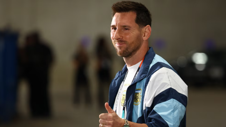 Messi cumple 39 años y en Rosario más de 5.000 chicos prepararon un emotivo homenaje