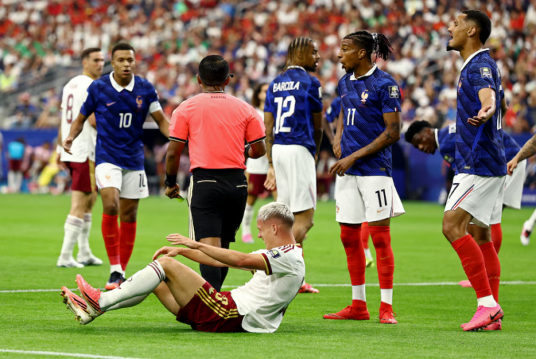 Dura critica a una figura de Francia tras la eliminación del Mundial: “Lo sentaban en la mesa de Zidane y Platini y no está ni en la cocina”