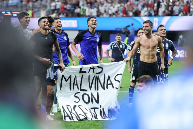 La FIFA abrió un expediente disciplinario contra Argentina por la bandera de Malvinas y los incidentes tras la final del Mundial