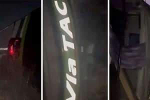 Volcó un micro y cayó desde un puente en medio del temporal en Buenos Aires: hay heridos