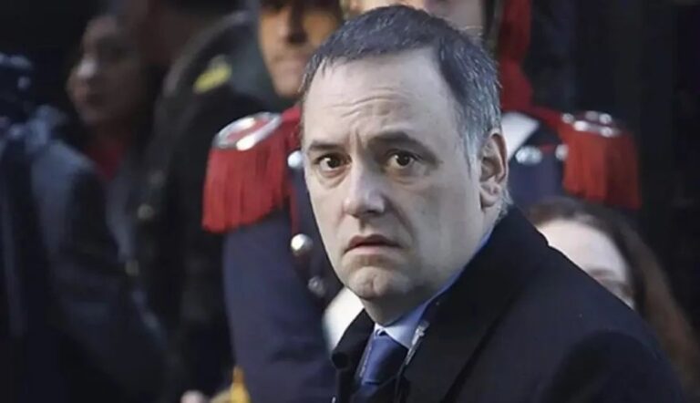 La Justicia cita a Manuel Adorni para justificar su patrimonio
