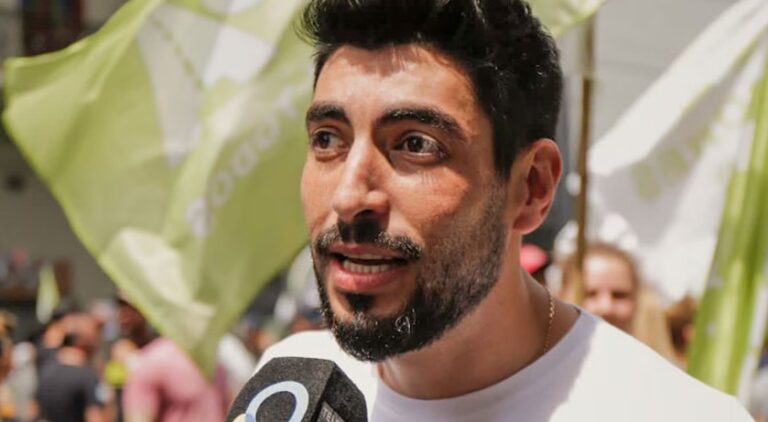 Discusión de pareja, consumo de drogas y una joven que corrió semidesnuda por la calle: qué se sabe de la detención de Facundo Moyano