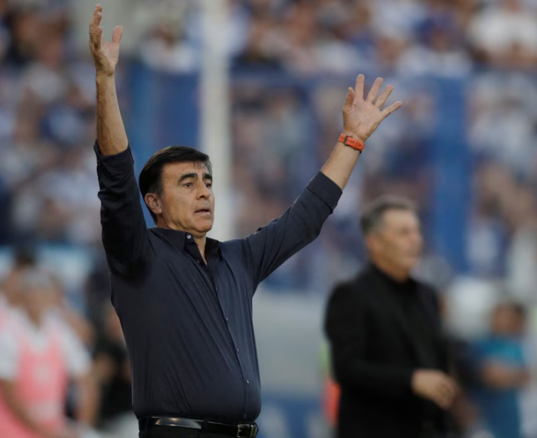 Quiénes son los dos principales candidatos a reemplazar a Gustavo Quinteros como técnico de Independiente
