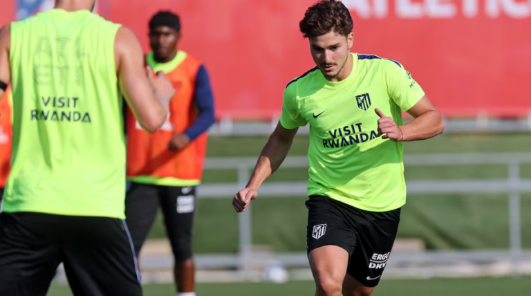 El mensaje de Julián Álvarez al vestuario del Atlético de Madrid y la decisión de Diego Simeone en medio de los rumores de un traspaso a Barcelona