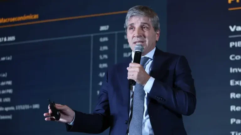 El Gobierno volvió a tener superávit fiscal en julio tras aplicar un fuerte ajuste y pagar deuda