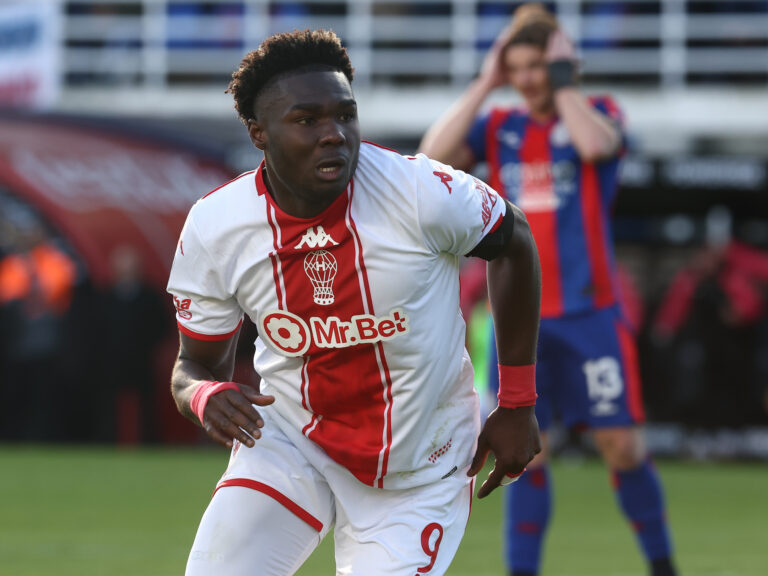 Huracán venció 2-0 a San Lorenzo en el clásico y rompió una racha adversa de 25 años en el Nuevo Gasómetro
